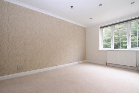 4 bedroom Semi-detached house to let in Bathurst Road, Winnersh, RG41