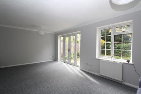 4 bedroom Semi-detached house to let in Bathurst Road, Winnersh, RG41