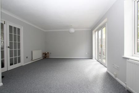 4 bedroom Semi-detached house to let in Bathurst Road, Winnersh, RG41