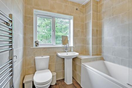 4 bedroom Detached house for sale in Hunters Way, Spencers Wood, Reading, RG7