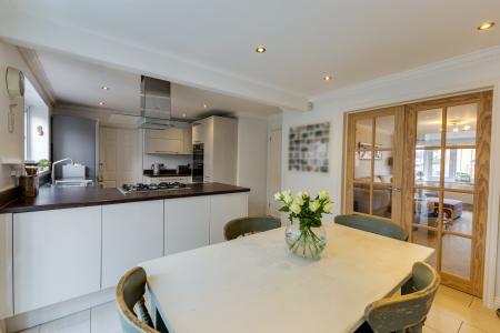 4 bedroom Detached house for sale in Hunters Way, Spencers Wood, Reading, RG7