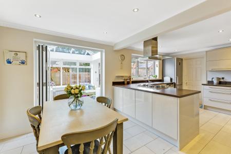 4 bedroom Detached house for sale in Hunters Way, Spencers Wood, Reading, RG7