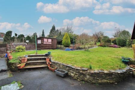 4 bedroom Detached house to let in Cockney Hill, Tilehurst, Reading, RG30