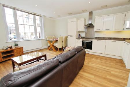 2 bedroom Flat for sale in London Street, Reading, Reading, RG1