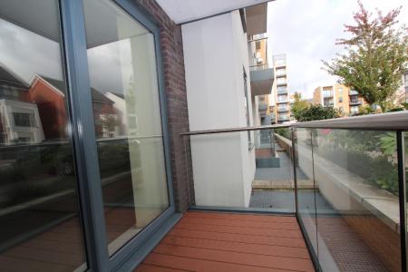 1 bedroom Flat to let in Drake Way, Kennet Island, Reading, RG2