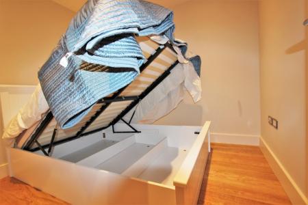 1 bedroom Flat to let in Cross Street, Reading, RG1