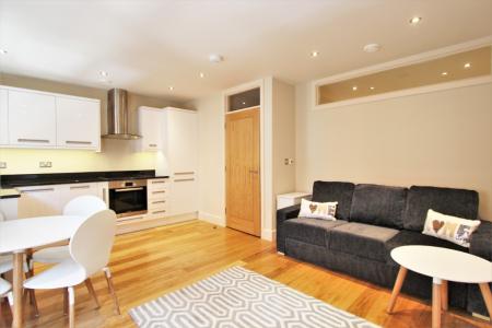 1 bedroom Flat to let in Cross Street, Reading, RG1