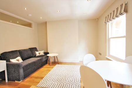 1 bedroom Flat to let in Cross Street, Reading, RG1