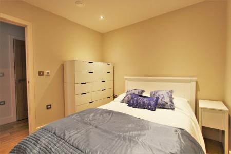 1 bedroom Flat to let in Cross Street, Reading, RG1