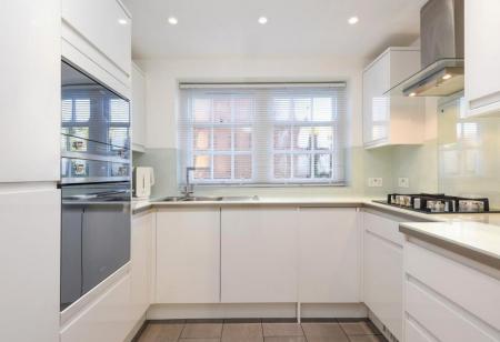 3 bedroom Flat to let in Fairmile, Henley, RG9