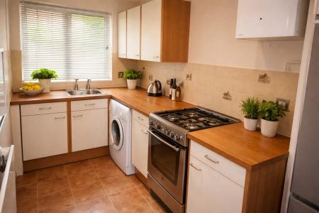 2 bedroom Flat to let in Kilburn Close, Calcot, Reading, RG31
