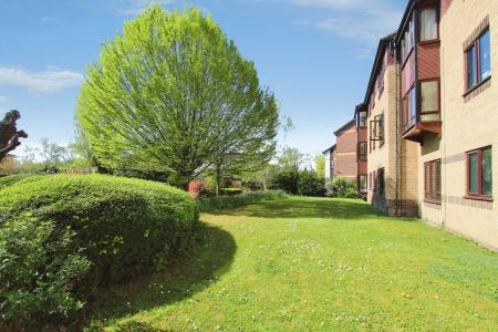 1 bedroom Flat for sale in St Pauls Court, Reading, RG1