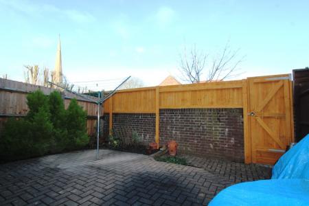 2 bedroom Terraced House to let in St Giles Close, Reading, RG1