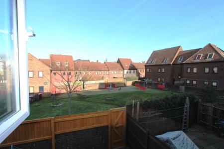 2 bedroom Terraced House to let in St Giles Close, Reading, RG1