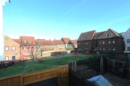 2 bedroom Terraced House to let in St Giles Close, Reading, RG1