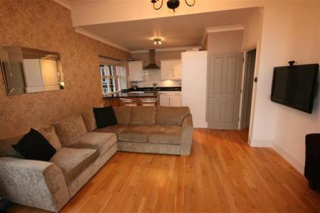 2 bedroom Flat to let in 17 St Peters Avenue, Caversham, Reading, RG4