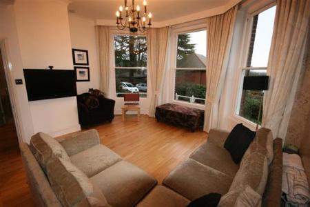 2 bedroom Flat to let in 17 St Peters Avenue, Caversham, Reading, RG4