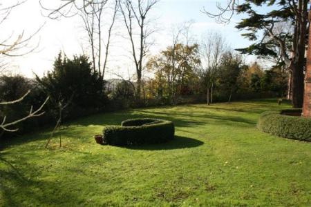2 bedroom Flat to let in 17 St Peters Avenue, Caversham, Reading, RG4