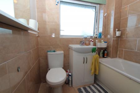 2 bedroom Flat to let in Liebenrood Road, Reading, RG30