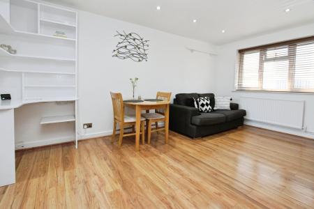 1 bedroom Flat to let in Norwood Road, Reading, RG1
