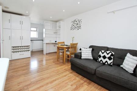 1 bedroom Flat to let in Norwood Road, Reading, RG1