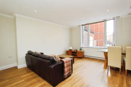 2 bedroom Flat to let in London Street, Reading, RG1