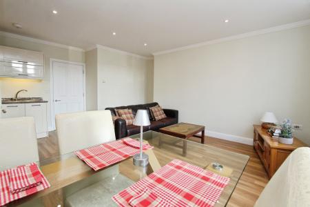 2 bedroom Flat to let in London Street, Reading, RG1