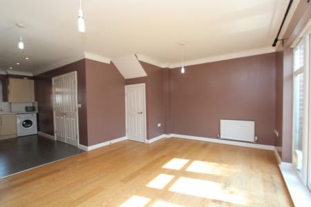 4 bedroom Town house to let in Gabriels Square, Lower Earley, Reading, RG6