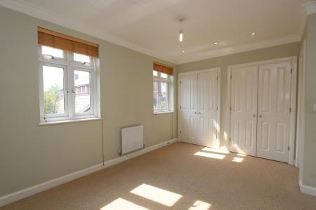 4 bedroom Town house to let in Gabriels Square, Lower Earley, Reading, RG6