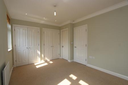 4 bedroom Town house to let in Gabriels Square, Lower Earley, Reading, RG6