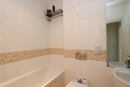 4 bedroom Town house to let in Gabriels Square, Lower Earley, Reading, RG6