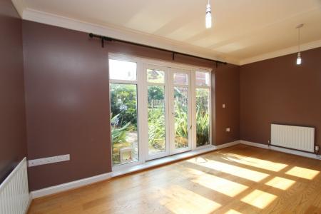 4 bedroom Town house to let in Gabriels Square, Lower Earley, Reading, RG6
