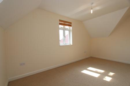 4 bedroom Town house to let in Gabriels Square, Lower Earley, Reading, RG6