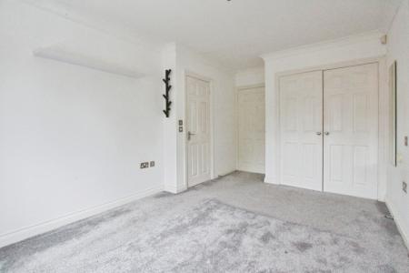 2 bedroom Flat for sale in Denefield Gardens, Tilehurst, RG31