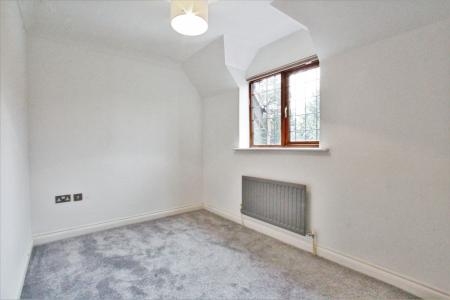 2 bedroom Flat for sale in Denefield Gardens, Tilehurst, RG31