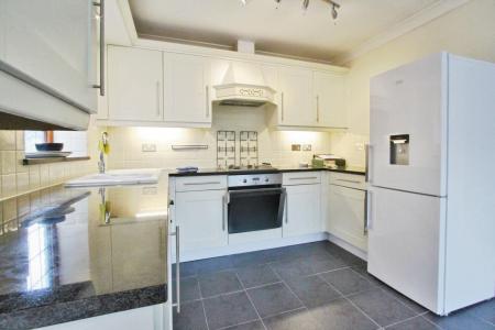 2 bedroom Flat for sale in Denefield Gardens, Tilehurst, RG31