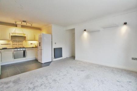 2 bedroom Flat for sale in Denefield Gardens, Tilehurst, RG31