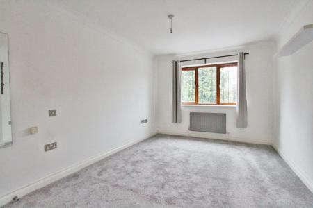 2 bedroom Flat for sale in Denefield Gardens, Tilehurst, RG31