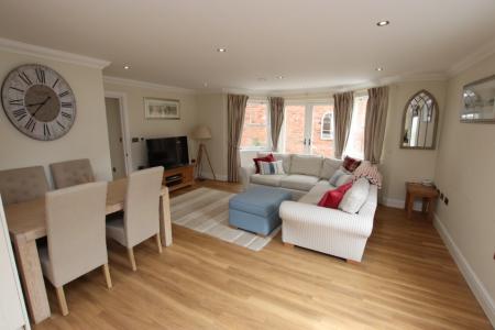 2 bedroom Flat to let in London Street, Reading, RG1
