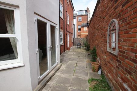 2 bedroom Flat to let in London Street, Reading, RG1