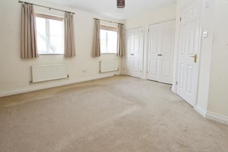 5 bedroom Town house for sale in Cintra Close, Reading, RG2