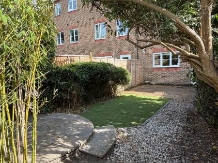 5 bedroom Town house for sale in Cintra Close, Reading, RG2