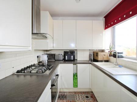 2 bedroom Maisonette to let in Rydal Avenue, Tilehurst, Reading, RG30