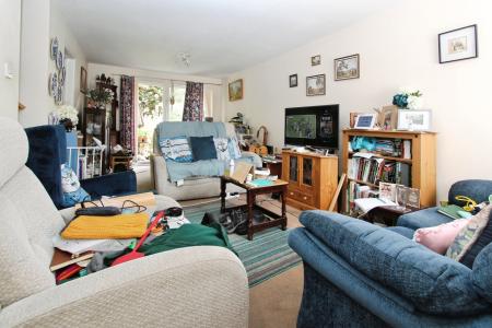 3 bedroom Semi-detached house for sale in Sharnwood Drive, Calcot, RG31