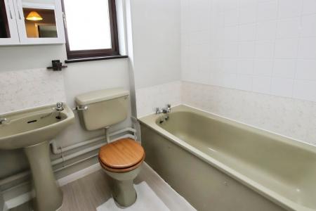 1 bedroom Flat to let in St Pauls Court, Reading, RG1