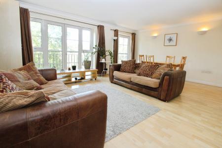 2 bedroom Flat to let in Katesgrove Lane, Reading, RG1