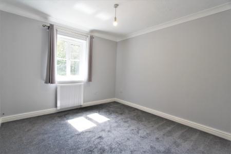 2 bedroom Flat to let in Rembrandt Way, Reading, Reading, RG1