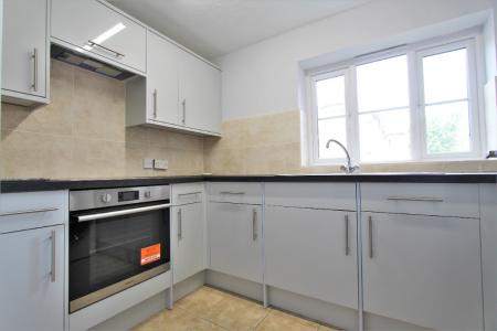 2 bedroom Flat to let in Rembrandt Way, Reading, Reading, RG1