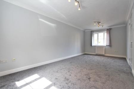 2 bedroom Flat to let in Rembrandt Way, Reading, Reading, RG1