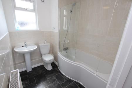 2 bedroom Flat to let in Prospect Street, Caversham, Reading, RG4